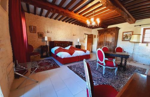 Crepon Apartment | Junior Suite Triple PMR Résidentielle avec cuisine au Manoir de Mathan à Crépon 5mn d'Arromanches et 10 mn de Bayeux