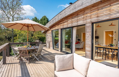 Richmond Cottage | Juniper - a lodge that sleeps 6 guests in 3 bedrooms