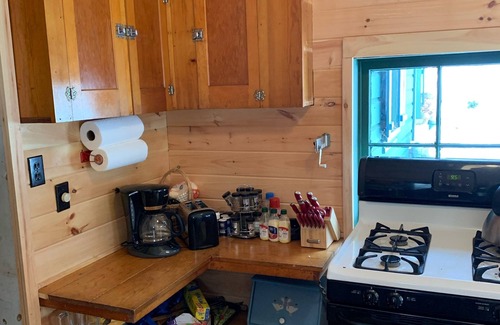 Paradox Cabin | (Juniper) Charming Seasonal Cabins Steps From The Beach