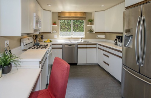 West Beach House | Juniper Cottage - Coastal Designed Cottage Near West Beach!