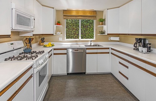 West Beach House | Juniper Cottage - Coastal Designed Cottage Near West Beach!