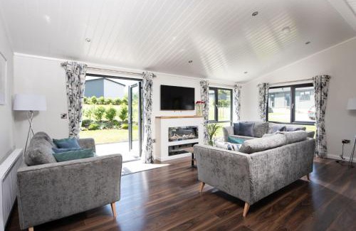 Lifton House | Juniper Lodge, 28 Roadford Lake Lodges