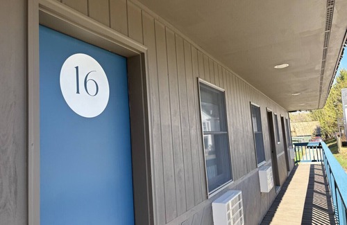 Greenville Junction House | Juniper Motel-Waterfront-Double Queen-Jacuzzi tub