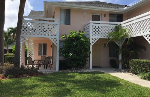 Jupiter Villa | Jupiter Bay Villa First Floor Walk to Beach