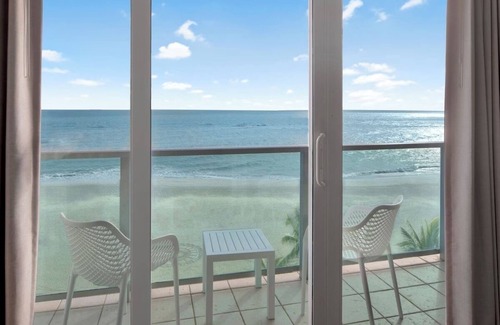 Jupiter Dunes Apartment | Jupiter Beach Resort –Oceanfront Suite!