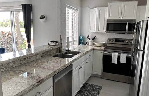Jupiter Condo | Jupiter Dreams at Jupiter Bay! 2 bedroom, 2.5 bath Condo. Close to the beach!