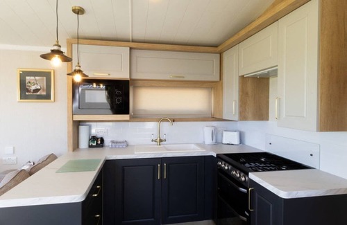 Ayr Ski Chalet | Jura Premier Lodge with Hot Tub