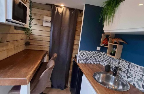 Marsas Cabin | Jurassic cottage in a green setting with koi pond