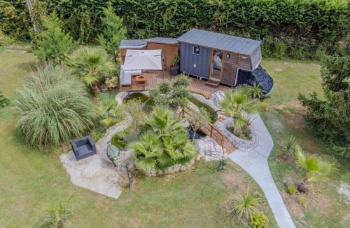 Marsas Cabin | Jurassic cottage in a green setting with koi pond