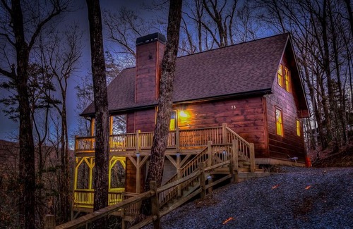 Blue Ridge Cabin | Just Bluffing- Cherry Log | Gorgeous Views | Arcade Games