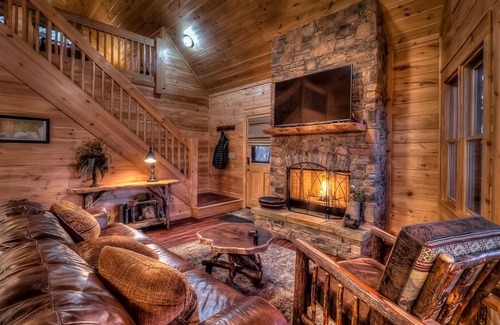 Blue Ridge Cabin | Just Bluffing- Cherry Log | Gorgeous Views | Arcade Games