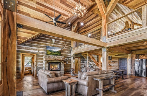 Wears Valley Cabin | Just Like Paradise: Putting Green✨HotTub✨Views✨FirePit✨Wears Valley