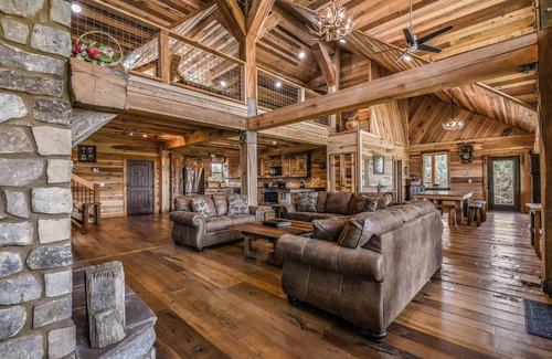Wears Valley Cabin | Just Like Paradise: Putting Green✨HotTub✨Views✨FirePit✨Wears Valley