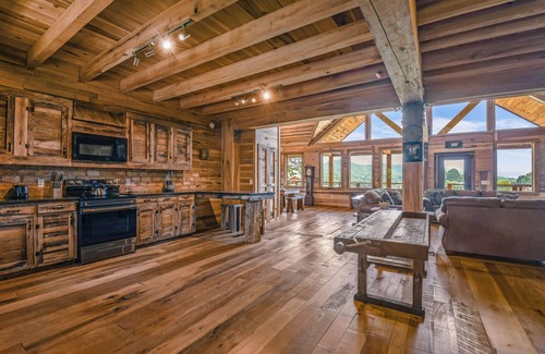 Wears Valley Cabin | Just Like Paradise: Putting Green✨HotTub✨Views✨FirePit✨Wears Valley