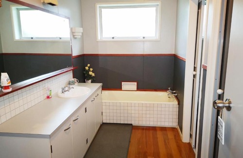 Springfield House | Just like your own house -Free wine