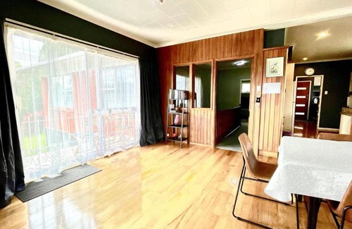 Springfield House | Just like your own house -Free wine
