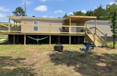 Edgemont House | Just minutes from Hill Creek Park and marina with room for your boat.