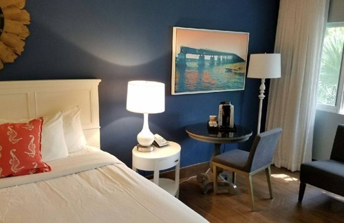Marathon Resort | Just What You Were Looking For! 2 Great Units, Free Parking, Pool and Hot Tub