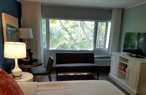 Marathon Resort | Just What You Were Looking For! 2 Great Units, Free Parking, Pool and Hot Tub