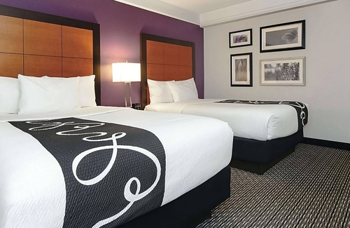 Guasti Hotel | Just What You Were Looking For! Spacious unit to Enjoy! Pool Access Free Parking