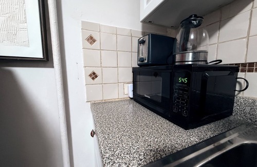 Brockton House | JXN BnB: Cozy Master Suite Oasis - Mins away from Boston