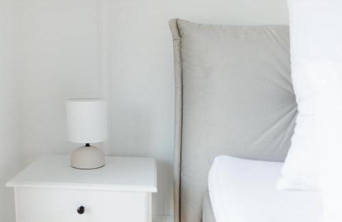 Greetsiel Apartment | Küsten Suite Nord - direkte Wasserlage, Terrasse, 70qm
