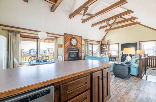 Sea Retreat House | K1717 Where Dreams Take Flight. Oceanside, Hot Tub, Private Pool, WiFi!