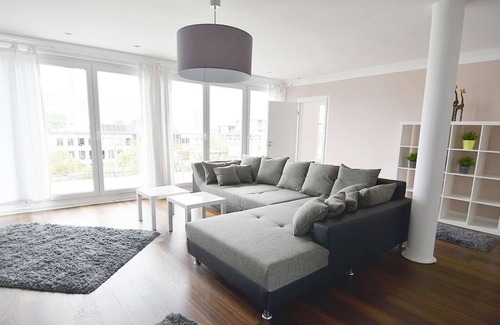 Altstadt-Nord Apartment | K68 penthouse apartment on Friesenplatz in the heart of Cologne with wrap-around terrace