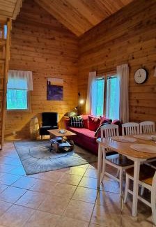 Yllas Ski Chalet | Kaarni 1km Ylläksen laskettelurinteisiin - uudet varaukset lokakuusta 2025 alkaen sisältävät liinavaatteet ja loppusiivouksen
