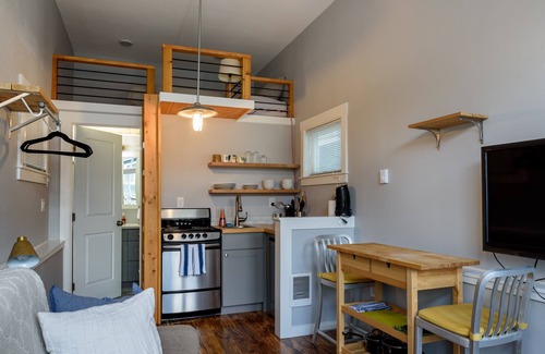 Phinney Ridge House | KABINO: Mini Modern TINY HOME Heart of Green Lake Pet Friendly WiFi Loft up Ladder plus Sleeper Sofa