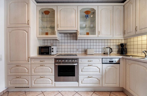 Uelzen Apartment | Kaiser Holiday and Fitters' Apartment with private terrace and WI-FI