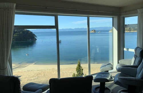 Ngaio Bay House | Kaiteriteri Retreat - The King Studio