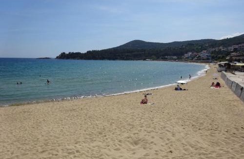 Kavala Apartment | Kalamitsa Beachfront Escape