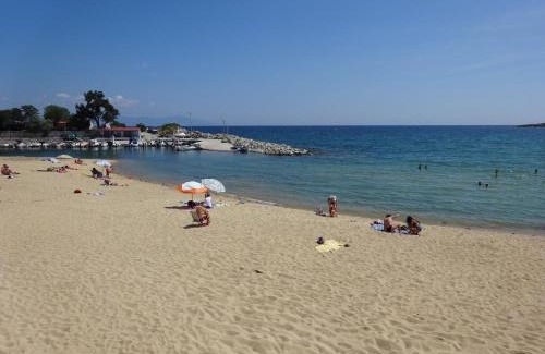 Kavala Apartment | Kalamitsa Beachfront Escape