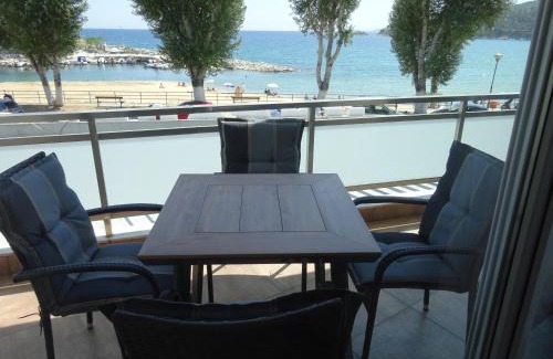 Kavala Apartment | Kalamitsa Beachfront Escape