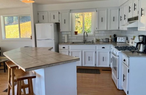 Okanagan-Similkameen House | Kaleden Lakebreeze Vista