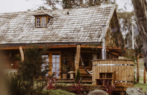 Greenlands Cottage | Kallarroo Cottage - Rustic Log Cabin Retreat