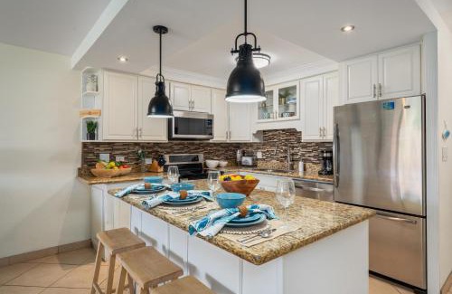 Kihei House | Kamaole Sands 7307 · KAS 7307 Remodeled Condo Across Beach w Poo