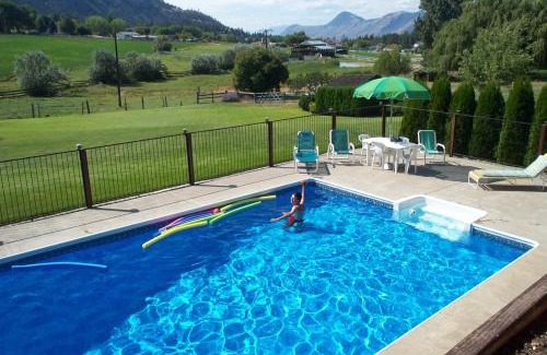 Kamloops Bed & Breakfast | Kamloops Log Home Bed and Breakfast