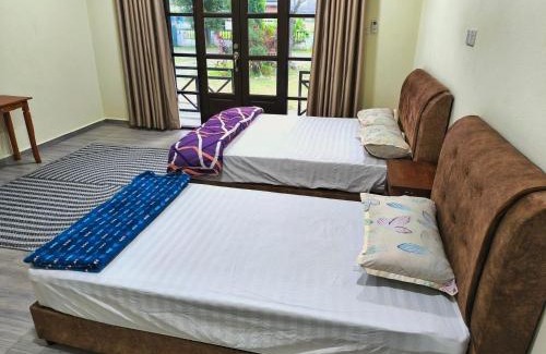 Kampung Tanjung Mas Ski Chalet | Kampung vibes with good location