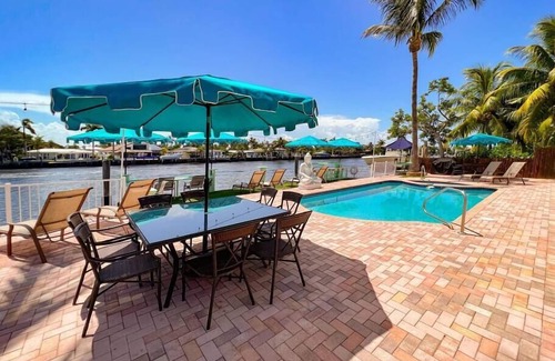 Santa Barbara Estates Condo | Kanda Zen Apt 2 - pool & walk to the beach!