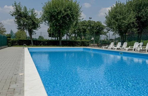 Settimo Milanese Apartment | Kandinski Apartment - With pool
