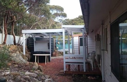 Newland House | Kangastay on Vivonne Bay beside the Harriet River on Kangaroo Island.