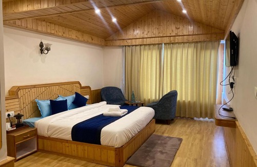 Manali Hotel | Kanyal hills view tha mountain