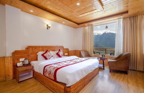Manali Hotel | Kanyal hills view tha mountain