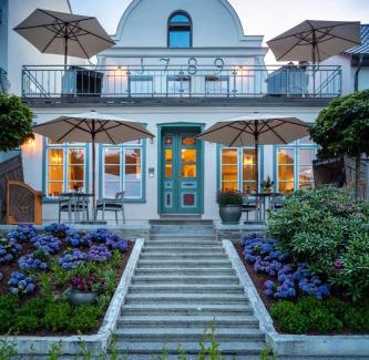 Warnemuende Apartment | Kapitaenshaus in Wasserlage! Traumapartments Warnemuende