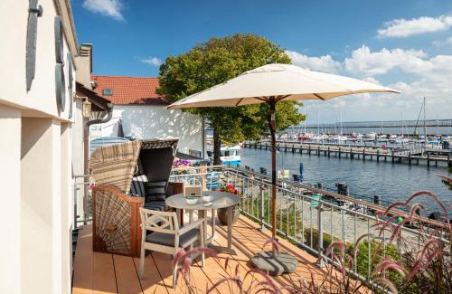 Warnemuende Apartment | Kapitaenshaus in Wasserlage! Traumapartments Warnemuende