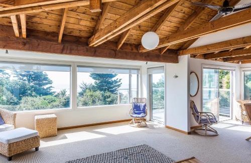 Waikanae House | Kapiti at The Coast - Waikanae Holiday Home