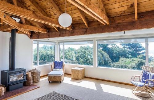 Waikanae House | Kapiti at The Coast - Waikanae Holiday Home