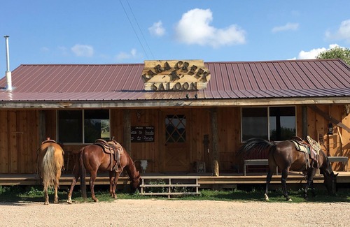 Moorcroft Cabin | Kara Creek Ranch - King Bed Cabin #8